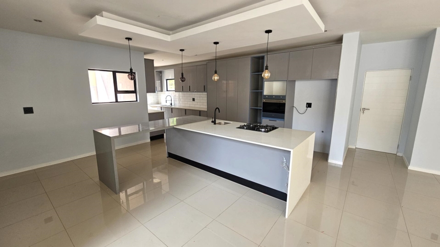 5 Bedroom Property for Sale in Melodie North West